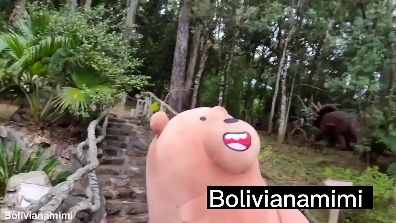 Aventura com os dinossauros.... sem calcinha e fazendo squirt.... bolivianamimi.tv