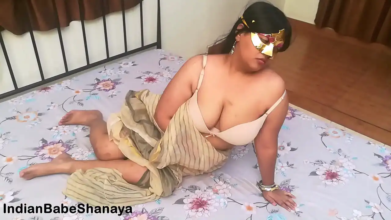 Lindos peitos grandes naturais maduros indianos MILF Bhabhi Shanaya Masturbação