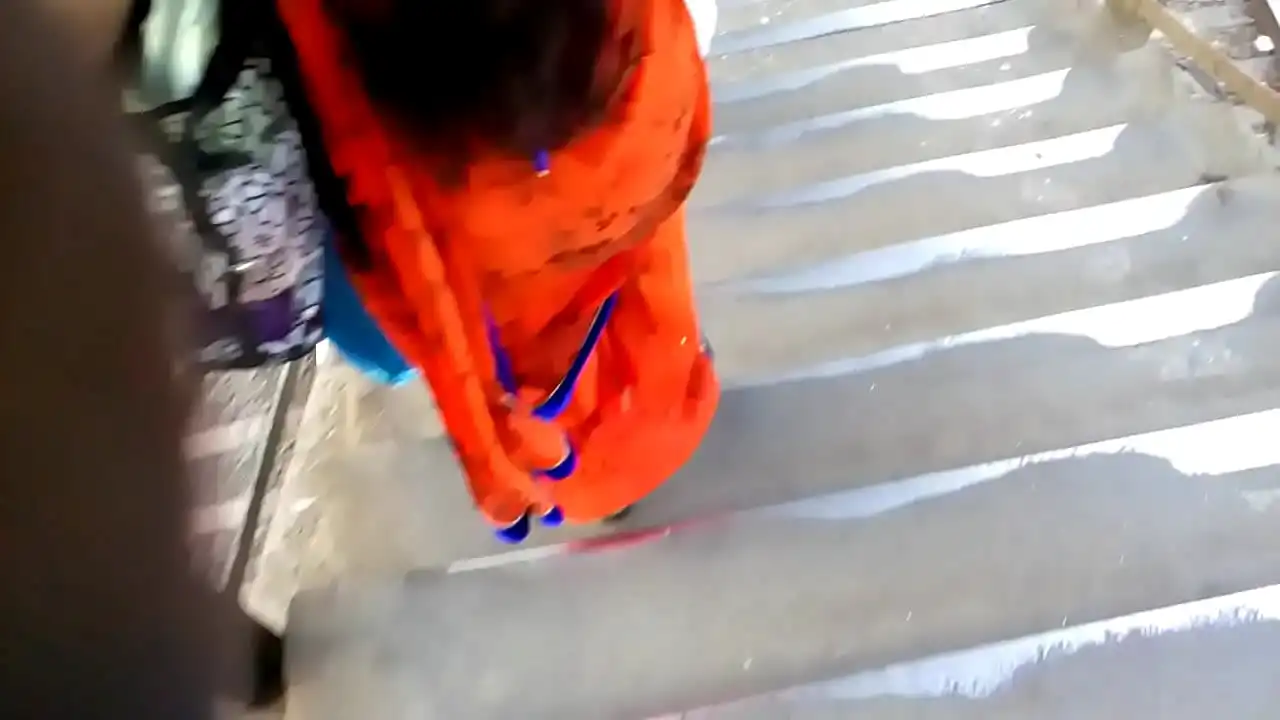 Big ASS em Orange Saree!