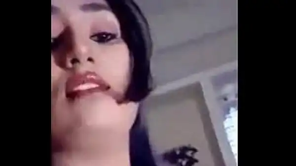 Deshi Bgrade, atriz swathi naidu, vídeo mais recente de striping de selfies