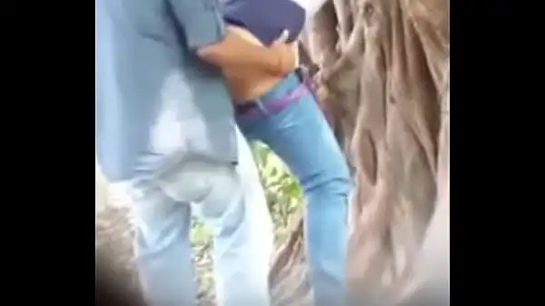 garota indiana quente fodida por seu namorado no vídeo de vazamento de selva.