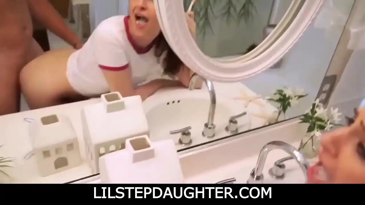 LilStepdaughter - Enteada Escovando Dentes Porra