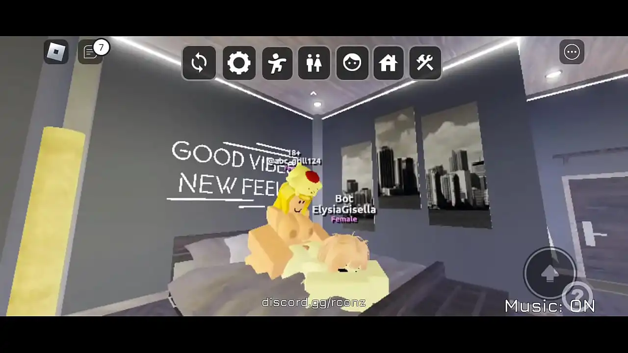 Pompompurin Futa Girl fazendo sexo com E-Girl no Roblox